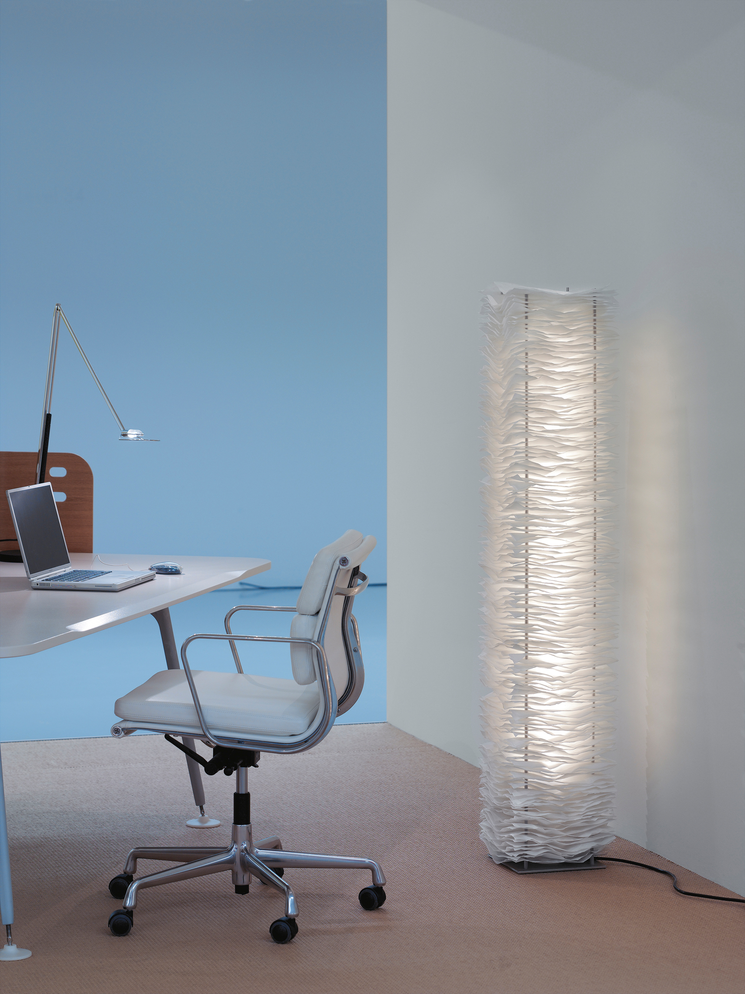 One by one lampadaire Belux