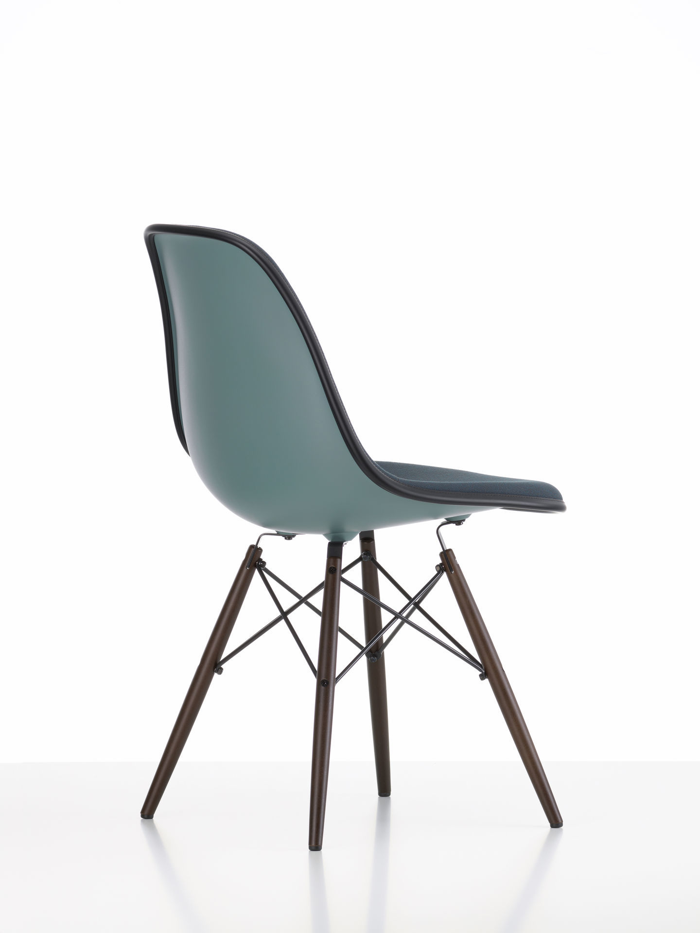 Eames Plastic Side Chair DSW chaise entièrement rembourrée Vitra