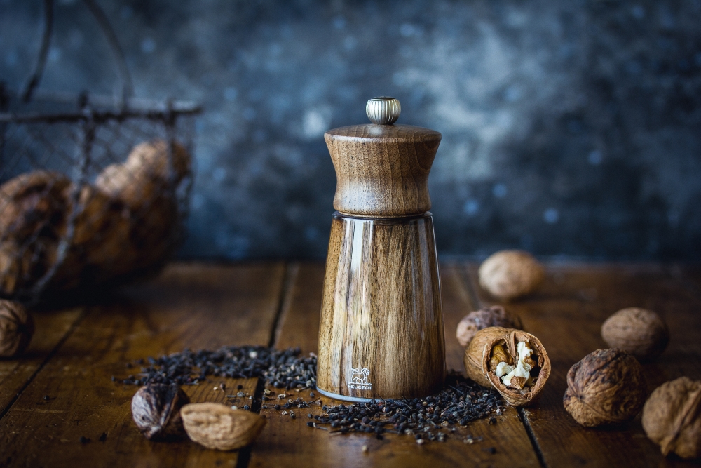 Moulin à poivre manuel 20cm ''Fidji'' en bois d'olivier de Peugeot - Ares  Accessoires de cuisine