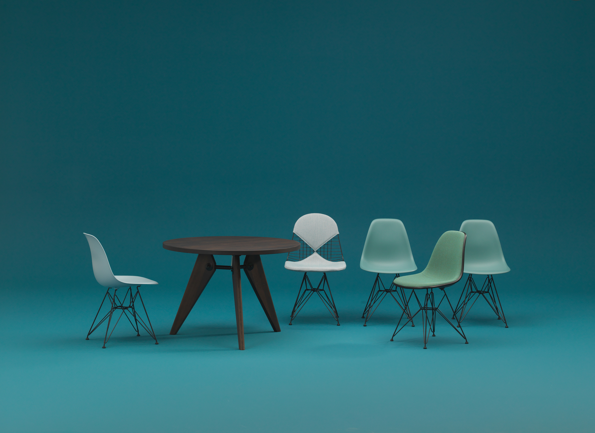 Eames Plastic Side Chair DSR Stuhl Vitra-Classic rot-Basic dark Eames Plastic Side Chair DSR Stuhl Vitra-Classic rot-Basic dark