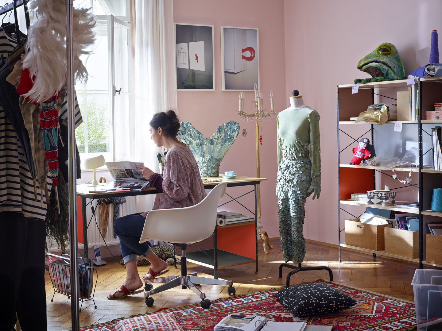 Eames Plastic Arm Chair PACC avec coussin d'assise Vitra