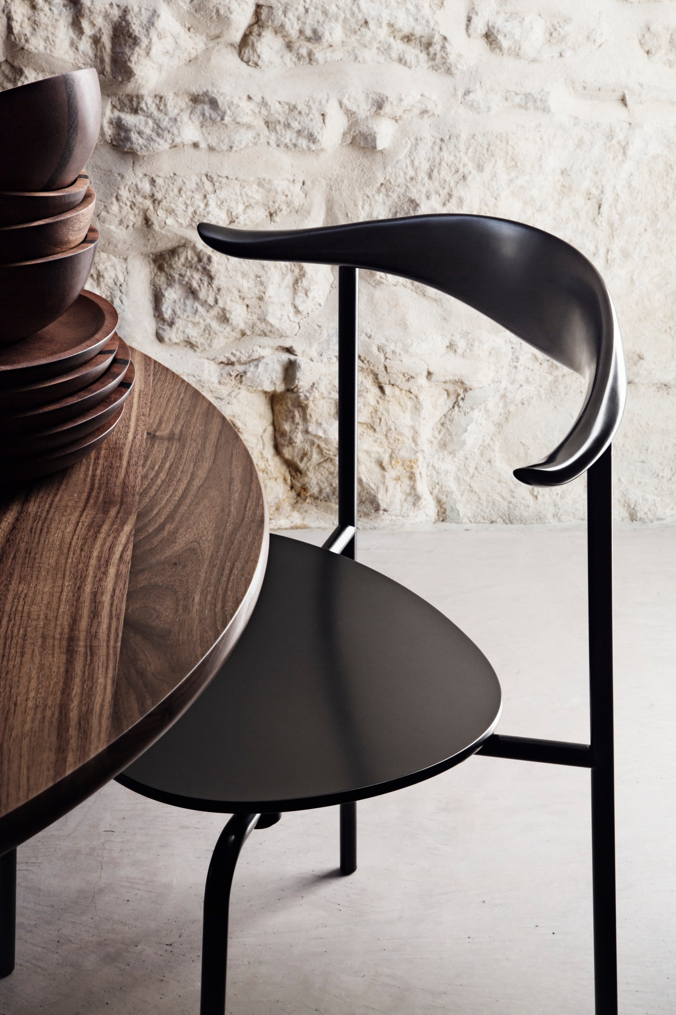 CH88T Chaise cadre acier noir Carl Hansen &amp; Søn hêtre savonné