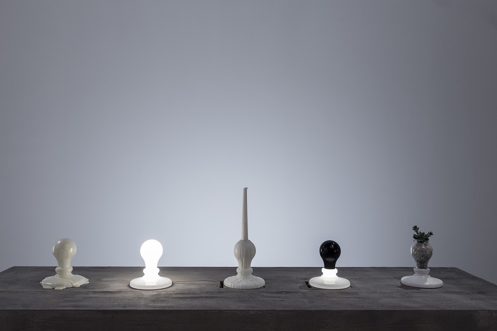 Light Bulb Tavolo LED Lampe de table Foscarini