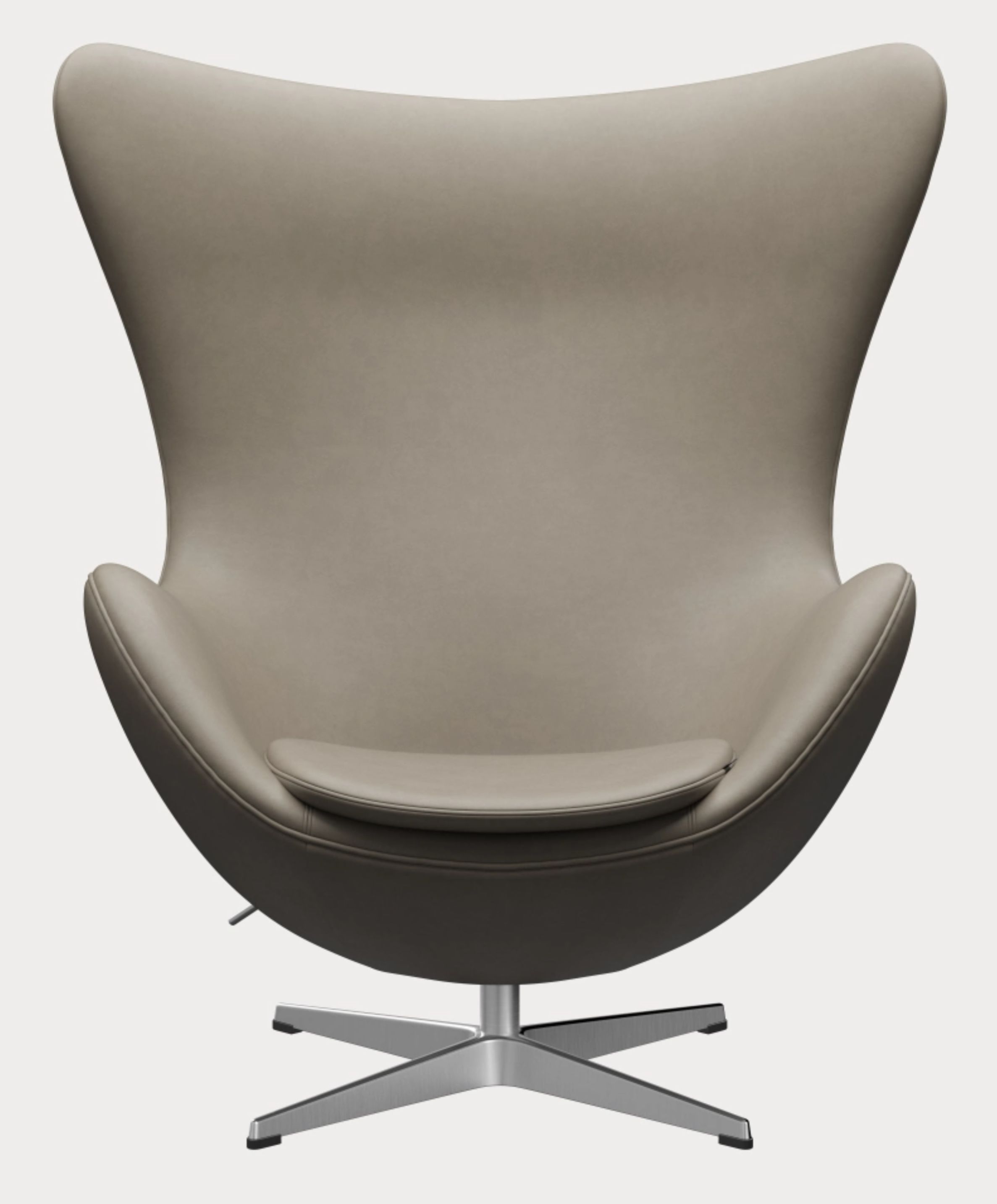 Egg Chair von Fritz Hansen in hellgrauem Leder mit silberfarbenem Fußkreuz.