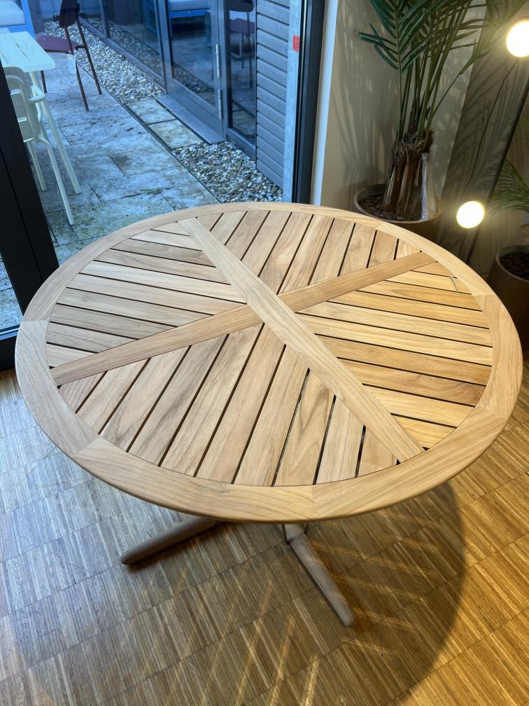 Embrace Combinaison de table Outdoor Carl Hansen & Søn PIÈCE D'EXPOSITION
