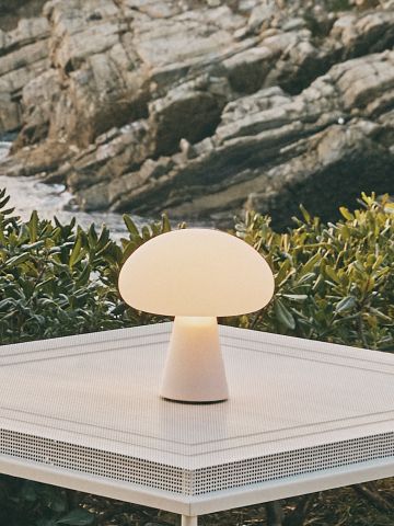 Obello Lampe de table à accu Gubi OFFRE SPECIALE