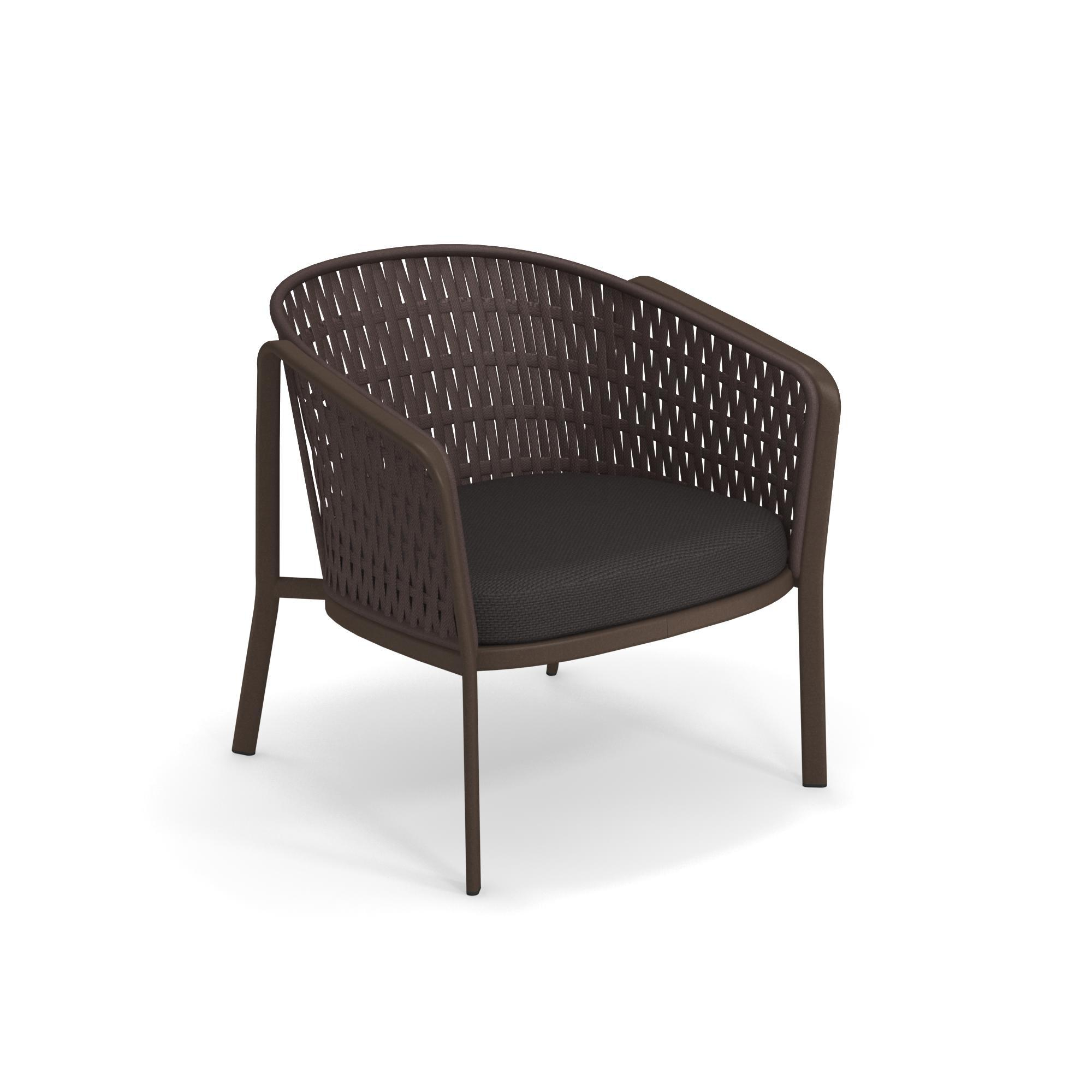 Carousel 1218 Outdoor Lounge chaise Emu Indian Brown / Melange brown Carousel Loungesessel von Emu, braunes Geflecht und melange-braunes Kissen, ideal für den Außenbereich.