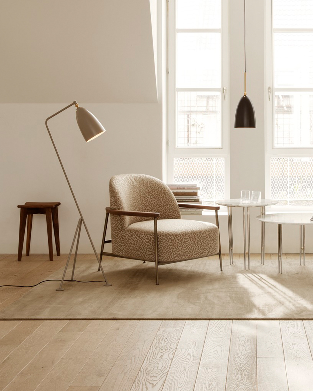 Gräshoppa / Grashoppa lampadaire Gubi