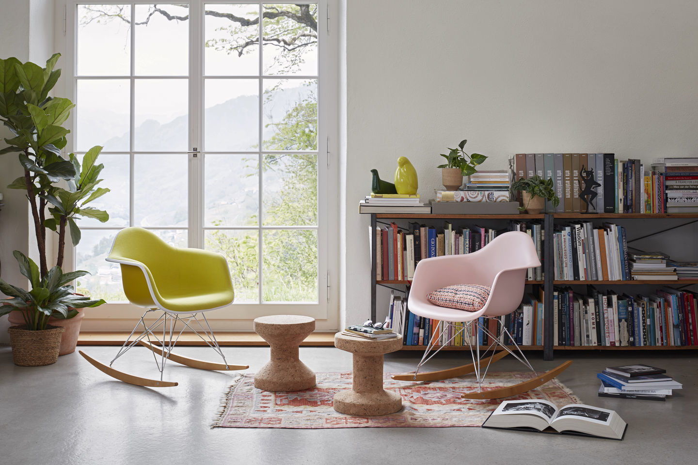 Eames Plastic Arm Rocking Chair chaise à bascule RAR Vitra Érable sombre - Noir - Deep black