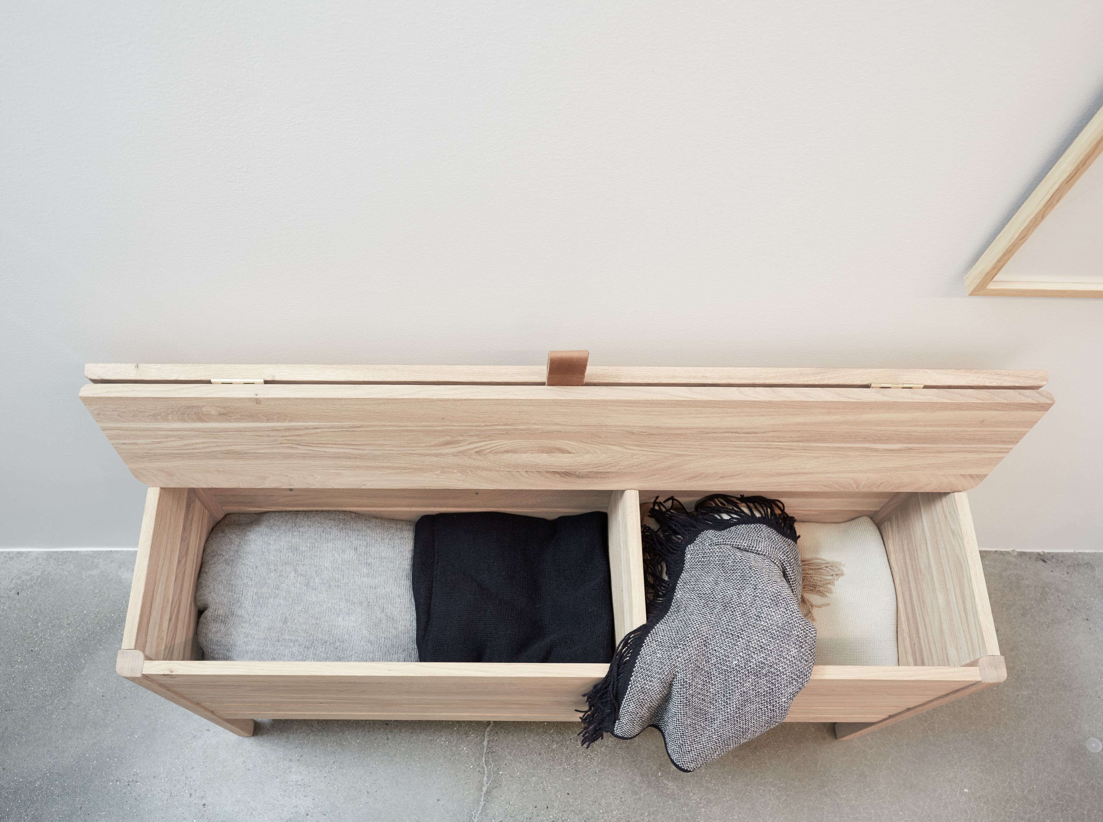 A Line Banc coffre 111 en chêne blanc huilé Form & Refine