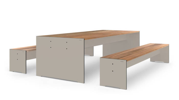 Riva Combinaison Wood Taupe Conmoto Riva Conmoto Kombination: Tisch und zwei Bänke mit Holzauflage und taupefarbenem Gestell.