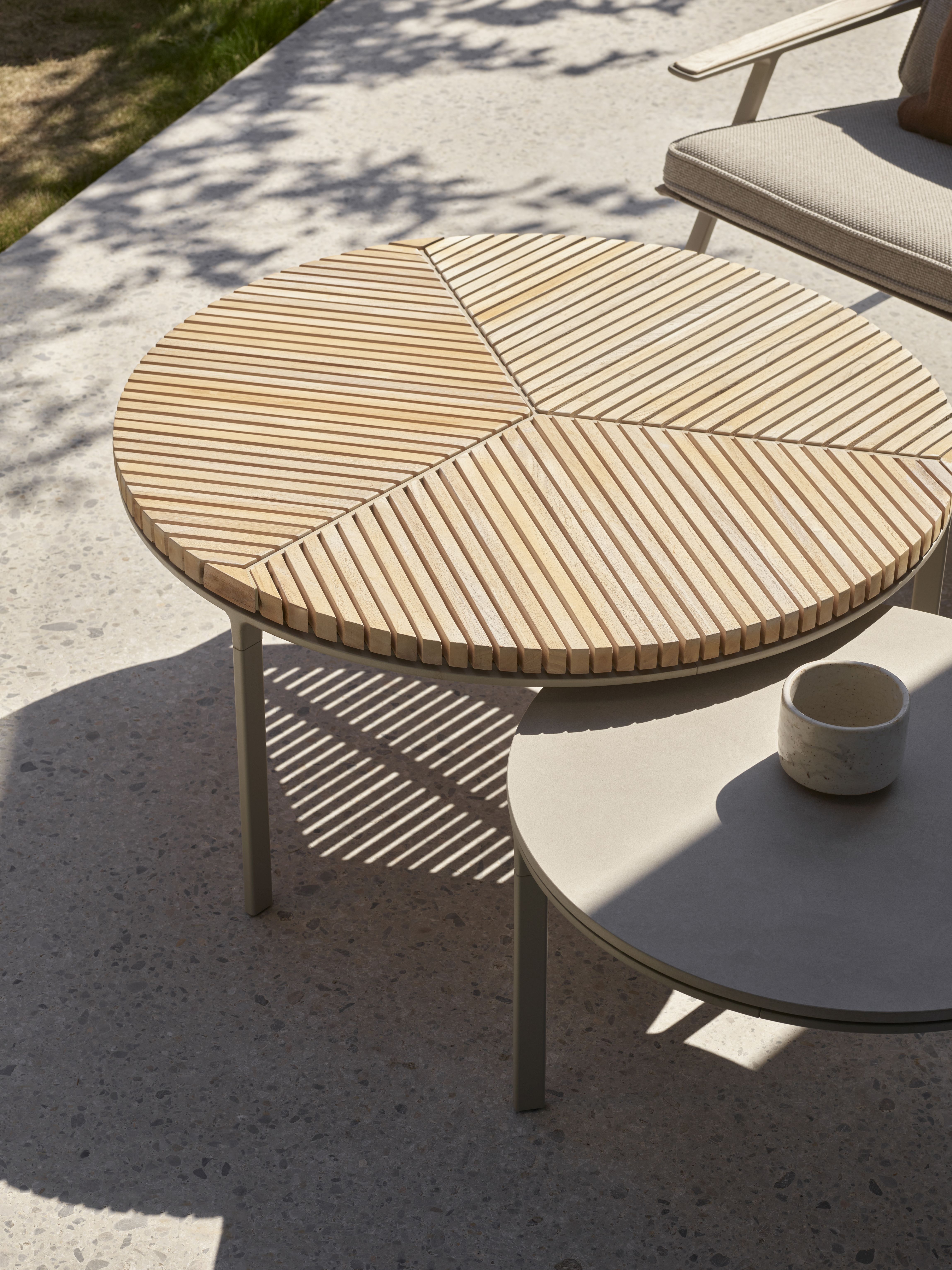 Open-Air Outdoor Coffee Table Ø60 Vipp