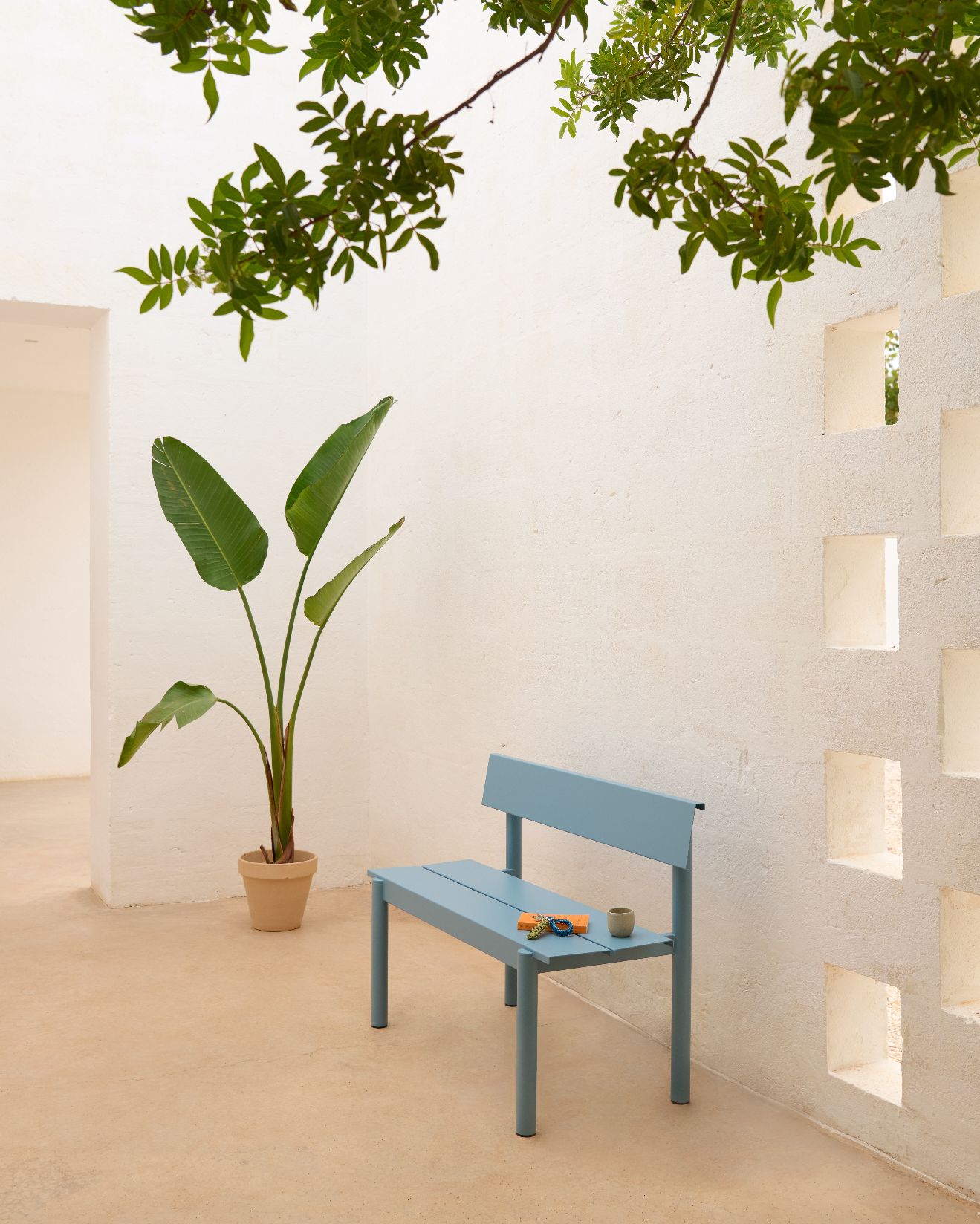 Linear Steel Bench Banc d'extérieur avec dossier 110x34 cm Muuto 