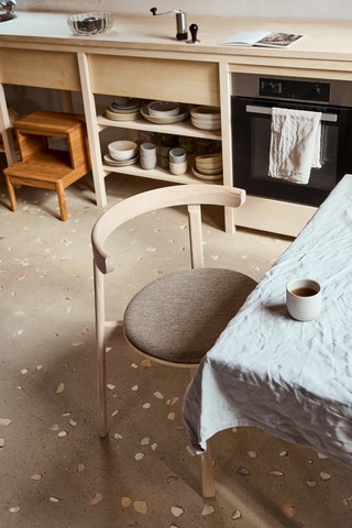 Chaise Lunar chêne avec coussin d'assise Form & Refine