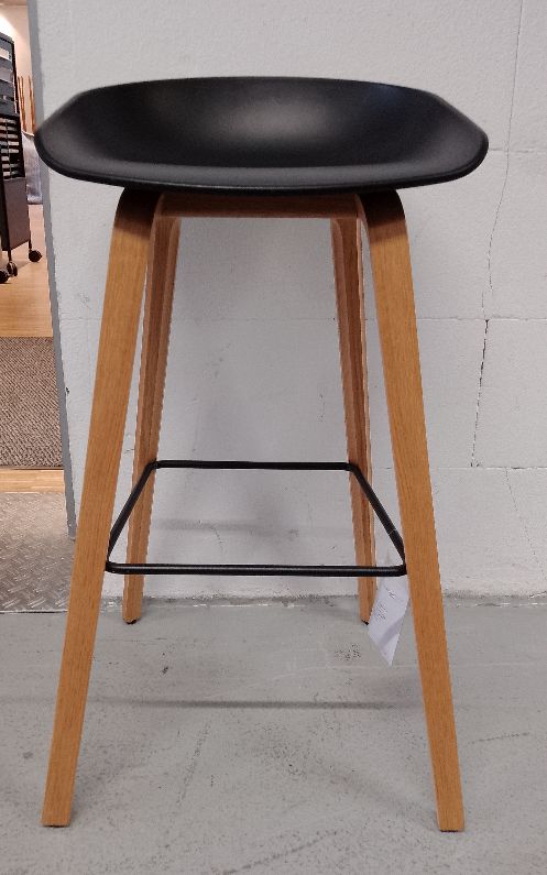 About a Stool AAS32 / AAS 32 Tabouret de bar haut Hay MEUBLE D'EXPOSITION / MEUBLES D'OCCASION
