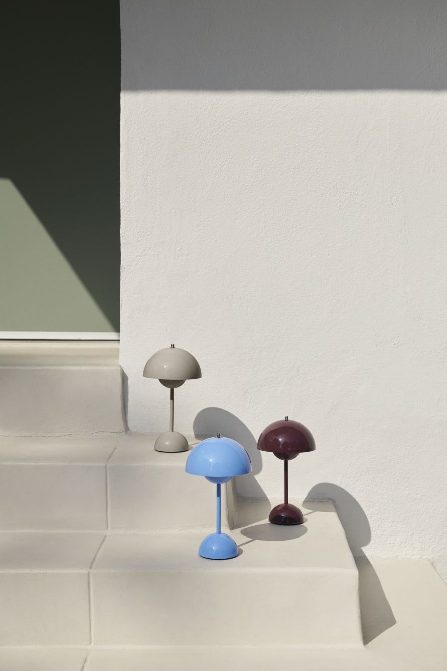 Flowerpot VP9 Portable Lampe à batterie / Lampe de table avec USB AndTradition Prune foncée