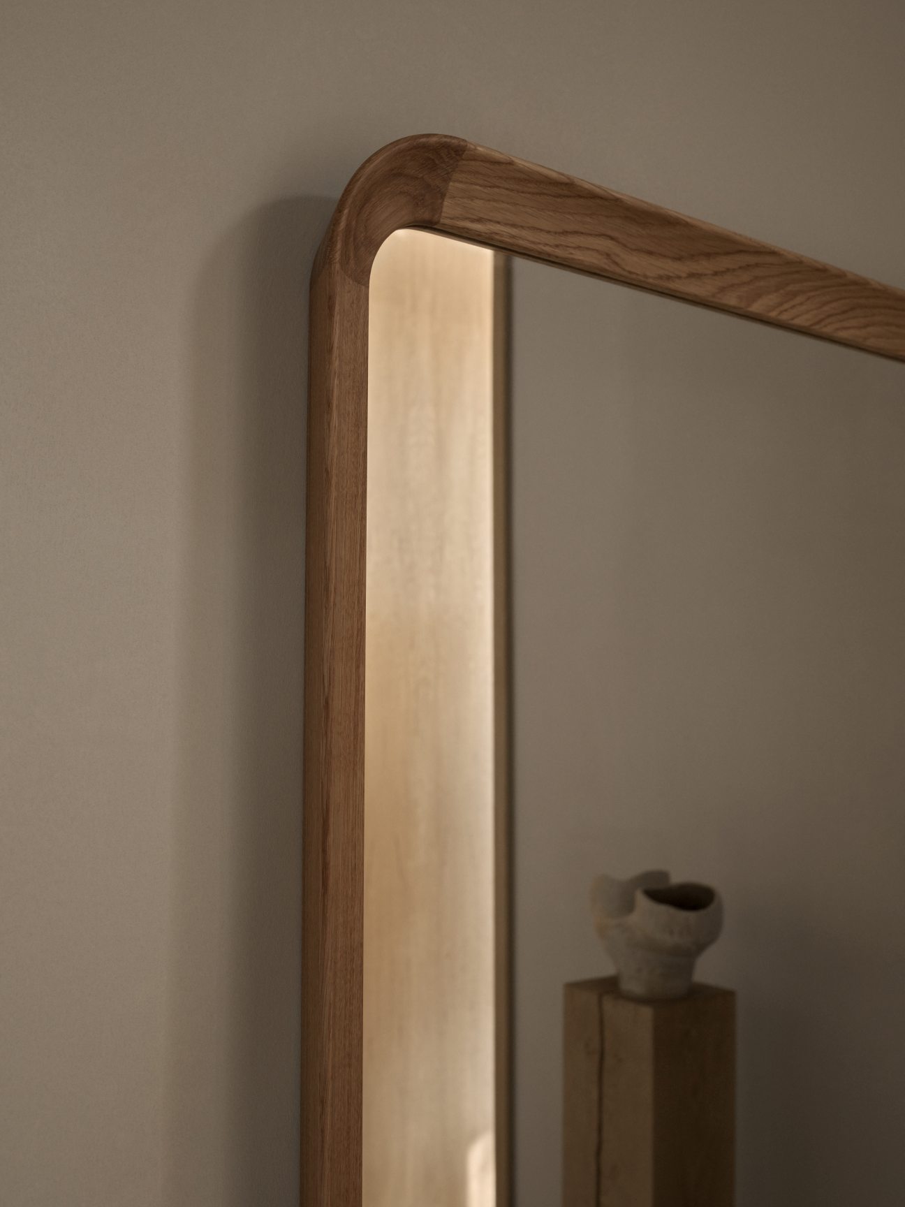 VLA62 Radio House Mirror Miroir Carl Hansen & Søn