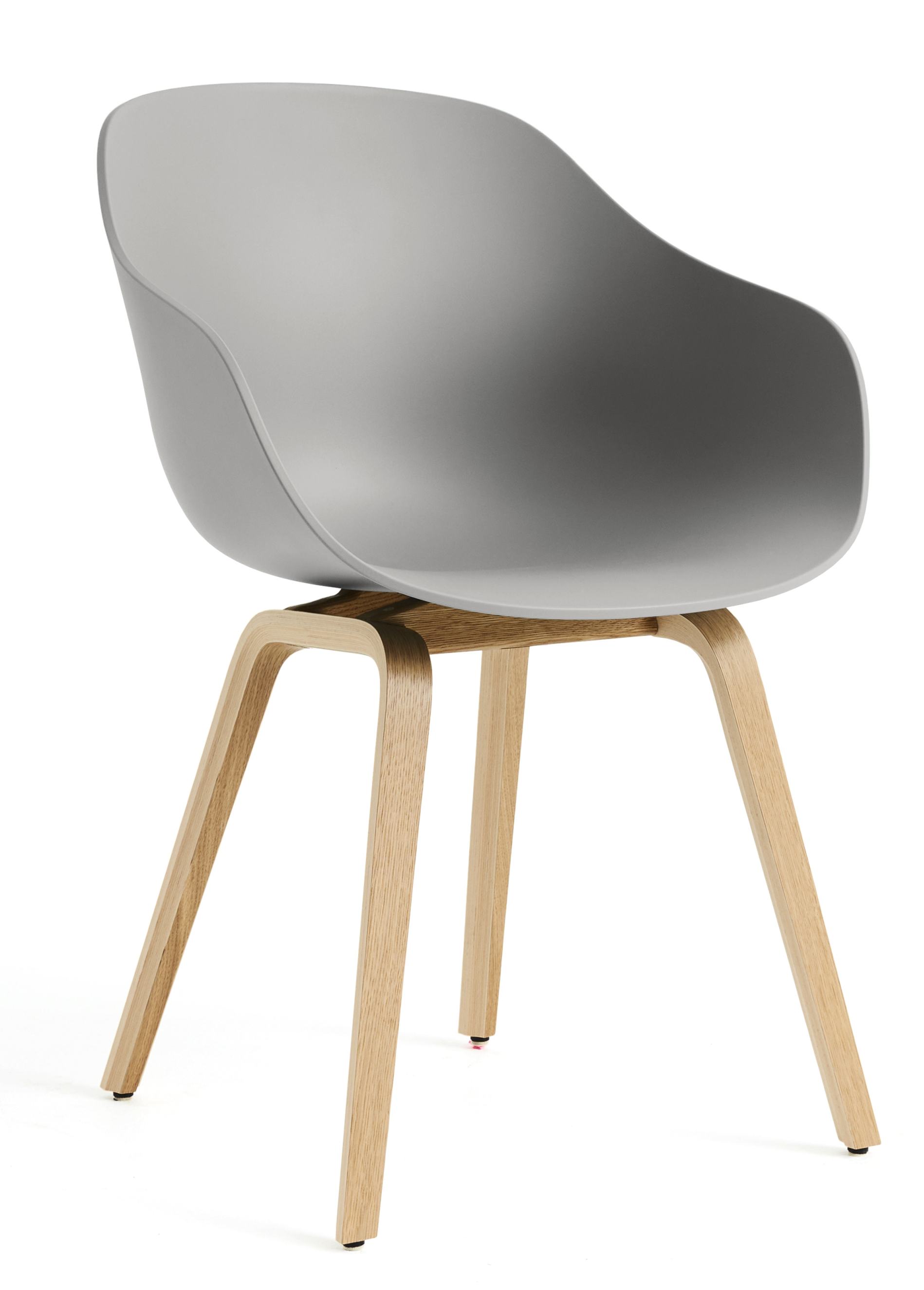 About A Chair AAC 222 Chaise chêne Combinaisons préférées Hay Concrete grey About A Chair AAC 222 Stuhl in Betongrau mit Eichenholzbeinen. Moderner Designstuhl.