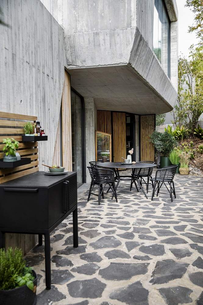 Joy Outdoor Table de salle à manger ronde Pied gris clair / Plateau stratifié compact Cane-Line