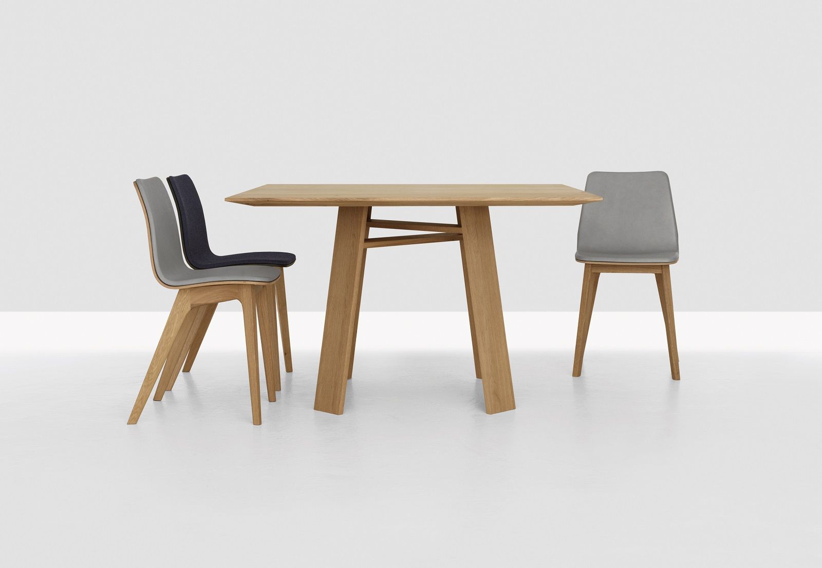 BONDT Table carrée période 