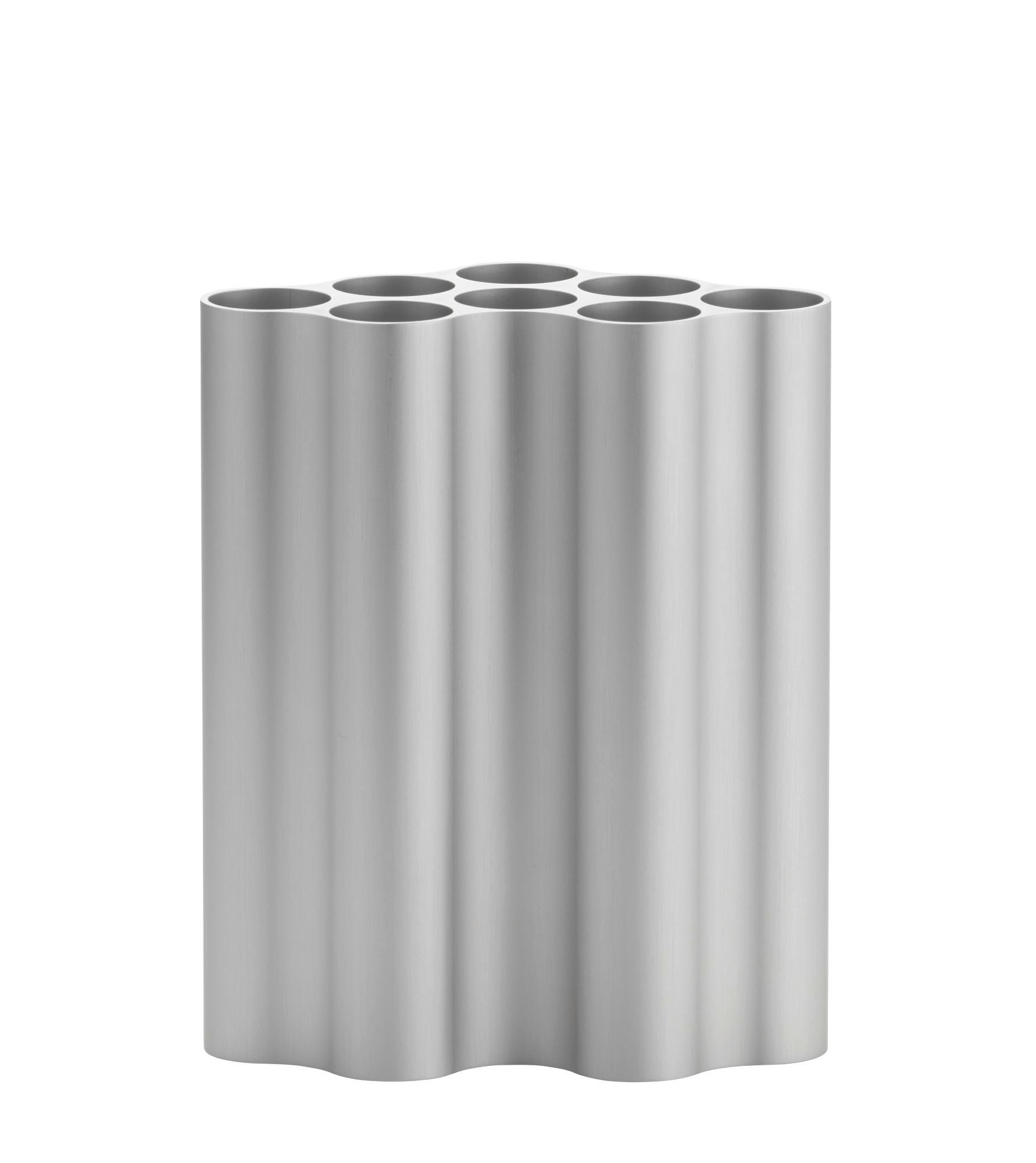 Hellsilberne Nuage Vase mit wellenförmiger Oberfläche und mehreren Öffnungen für Blumen. Dekorative Designervase.