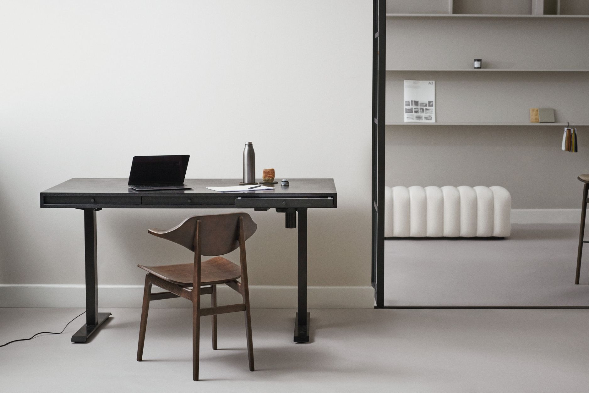 Bureau de bureau JFK avec pieds hydrauliques Black Norr11