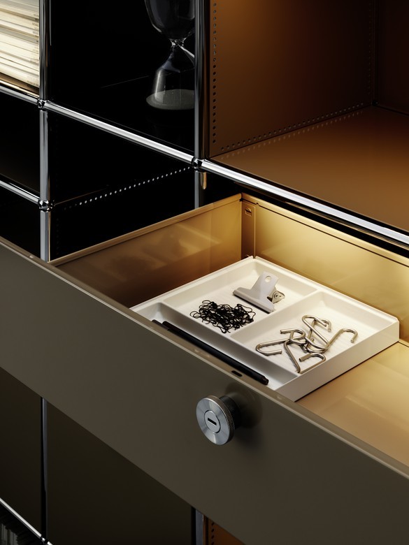 E Sideboard illuminé 6 portes pliantes gris clair USM Haller