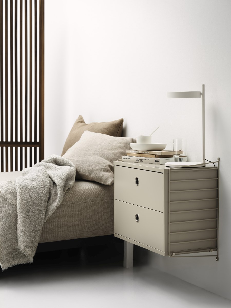  Table de chevet de la chambre à coucher à cordes A String Furniture