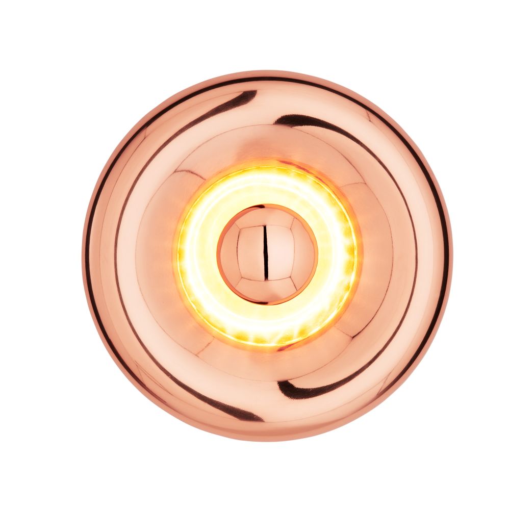 Nahaufnahme der runden Tom Dixon Void Surface LED-Wandleuchte aus poliertem Kupfer mit warmem Licht.