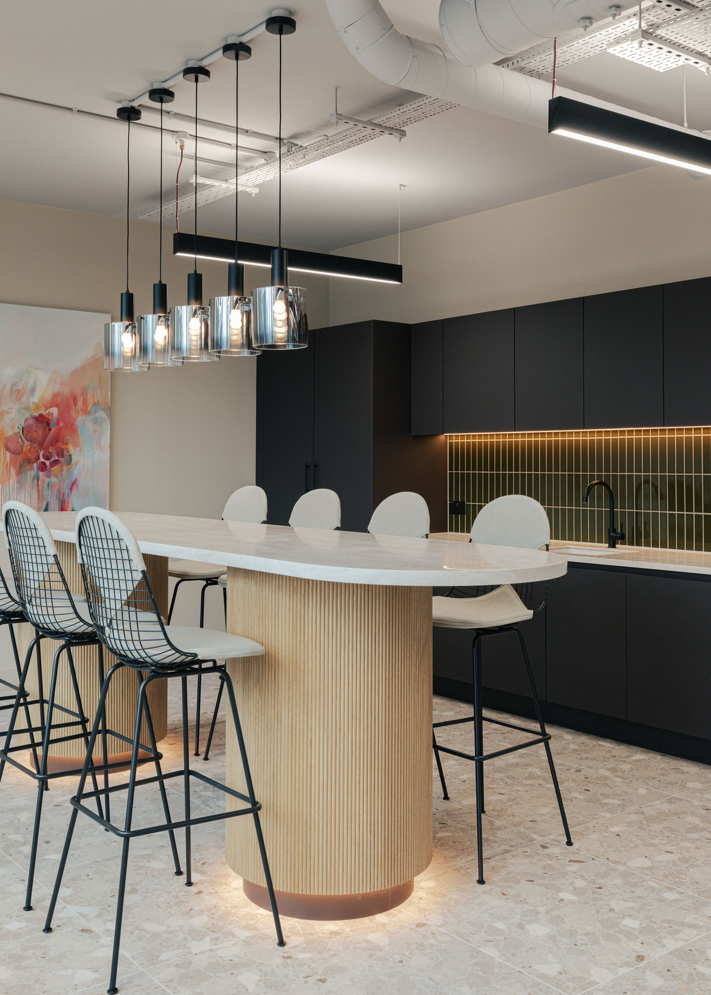 Eames Wire Bar Stool Tabouret de bar haut avec assise et dossier rembourrés Vitra