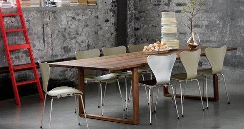 Essay Table Fritz Hansen QUICK SHIP