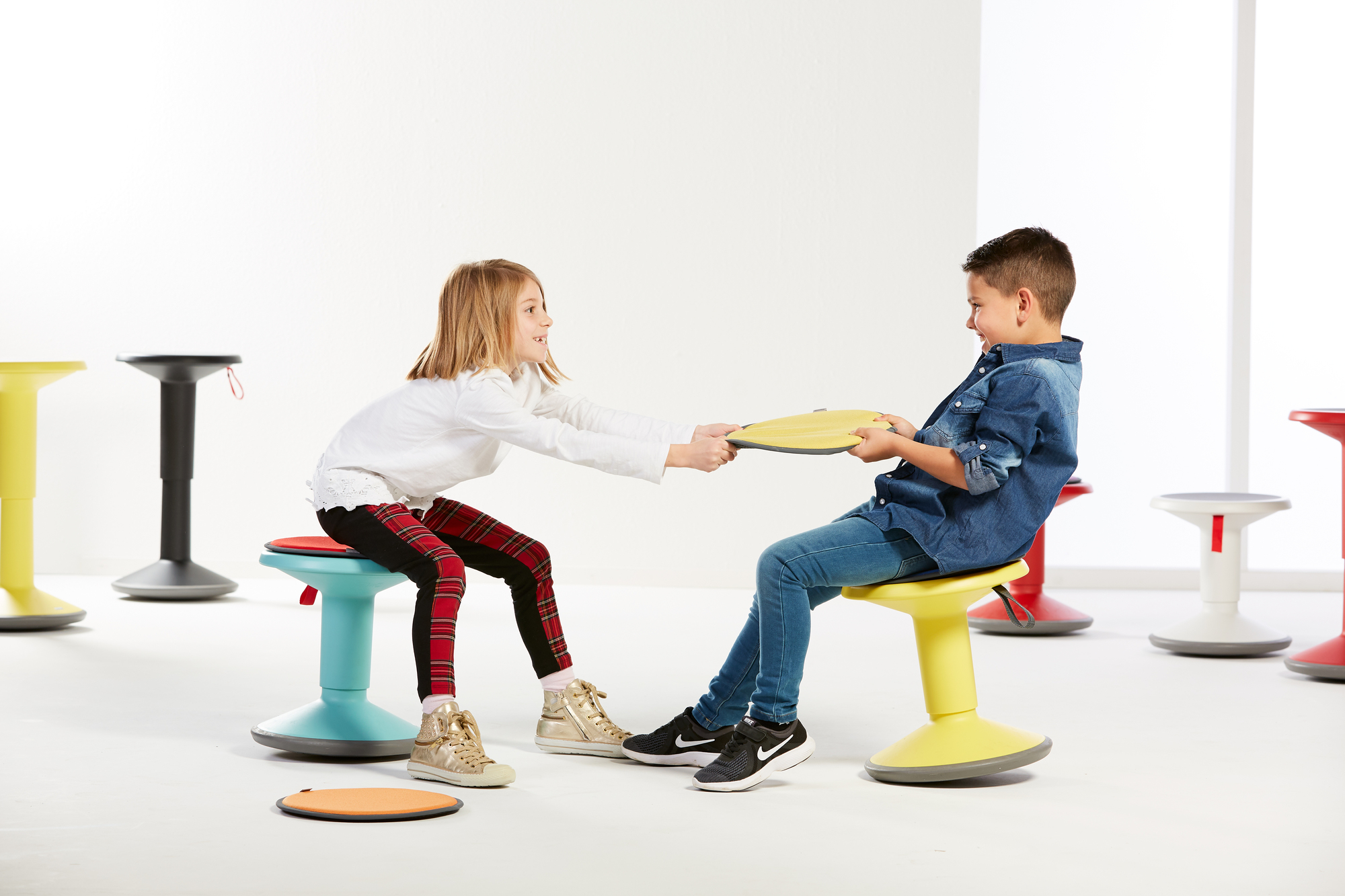 UP Junior Edition Tabouret pour enfants Interstuhl citron