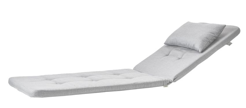 Hellgrauer Cane-Line Presley Outdoor Kissensatz für Sonnenliege mit Kissen für bequemes Entspannen im Garten.