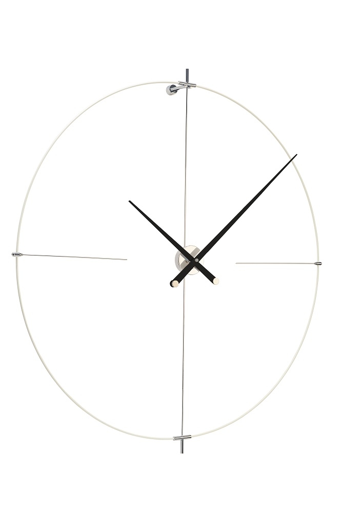 Weiße Bilbao Wanduhr von Nomon mit schwarzen Zeigern und minimalistischem Design.