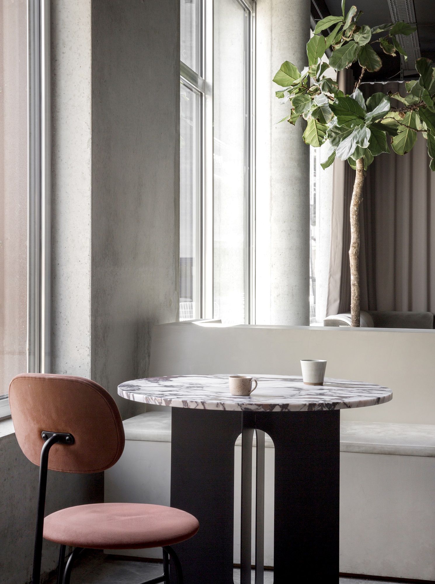 Afteroom Dining Chair Plus chaise / chaise de salle à manger Audo Copenhagen  Afteroom Dining Chair Plus chaise / chaise de salle à manger Audo Copenhagen