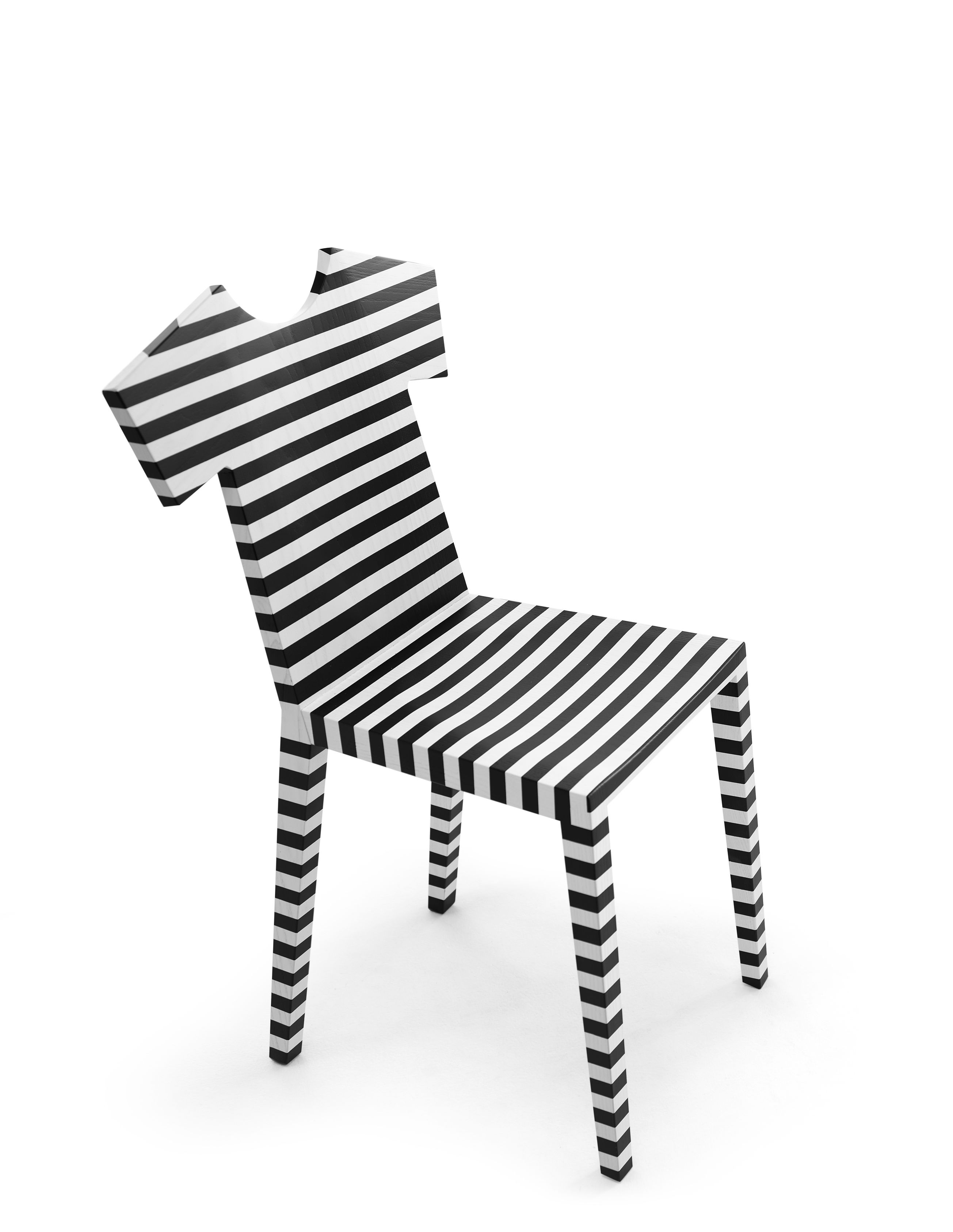 T-Chair Stuhl von Mogg mit schwarz-weiß gestreiftem T-Shirt-Design für modernes Wohnen.