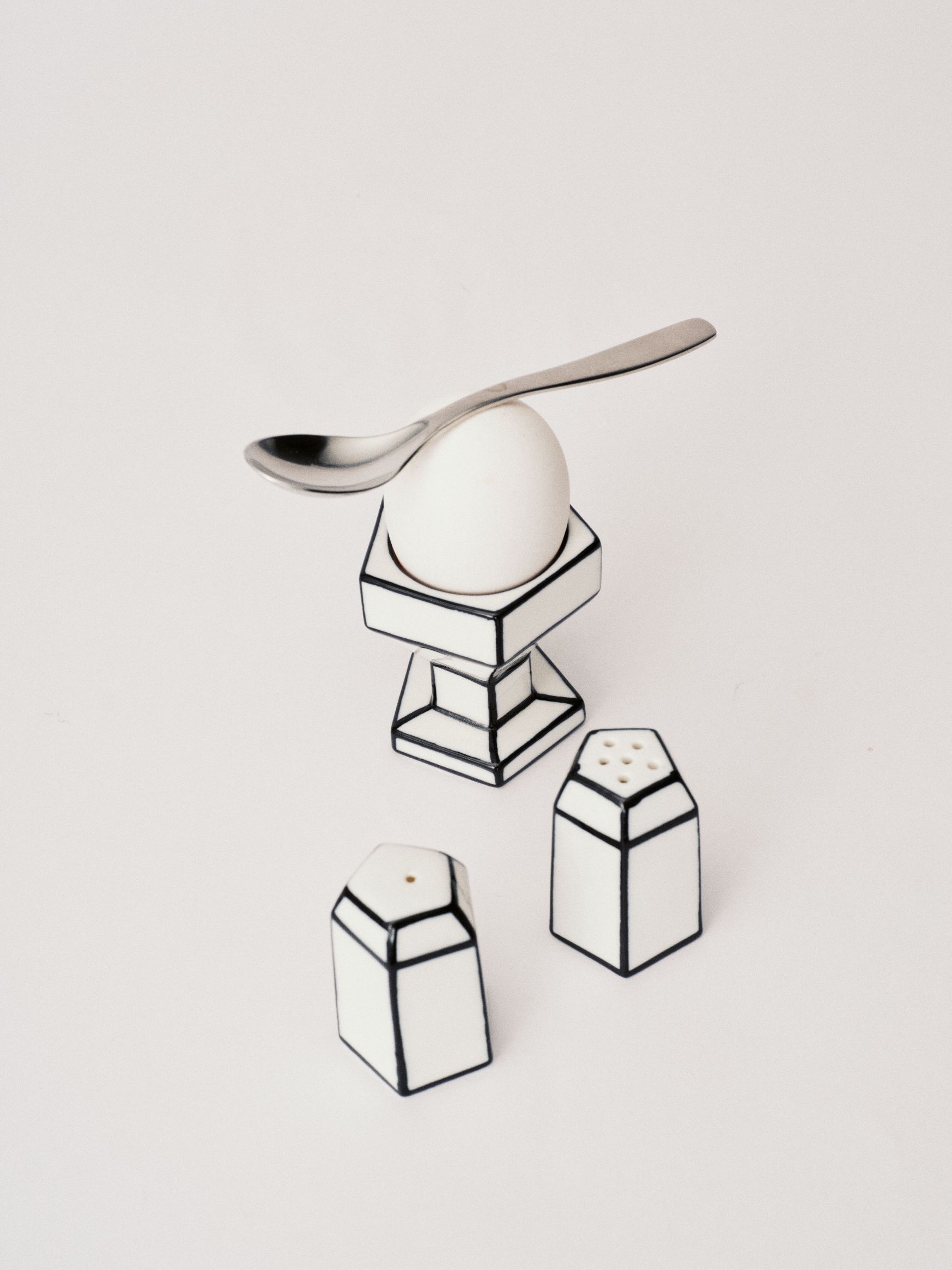 Coquetier blanc/noir Carte Blanche Serax   