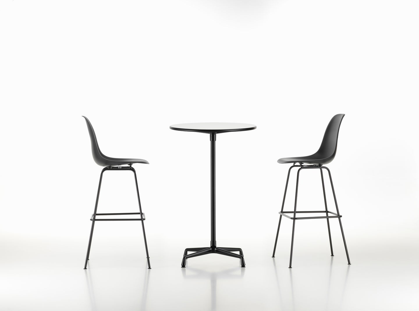 Eames Plastic Bar Stool Tabouret de bar haut Vitra   