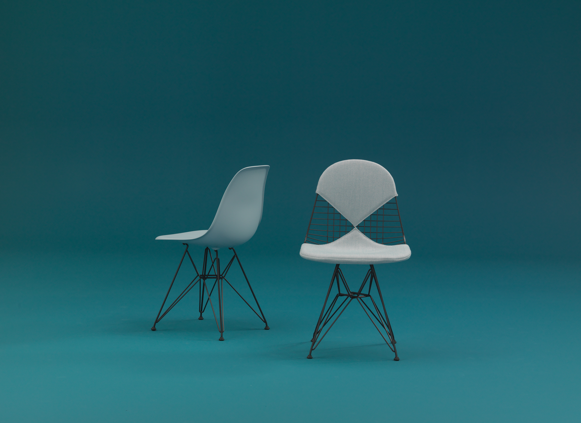 Eames Plastic Side Chair DSR Stuhl Vitra-Classic rot-Basic dark Eames Plastic Side Chair DSR Stuhl Vitra-Classic rot-Basic dark