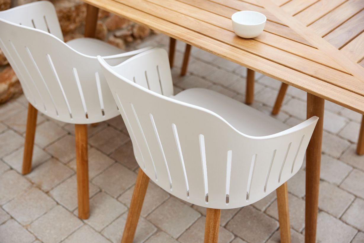 Définition de la table à manger rectangulaire d'extérieur en rotin