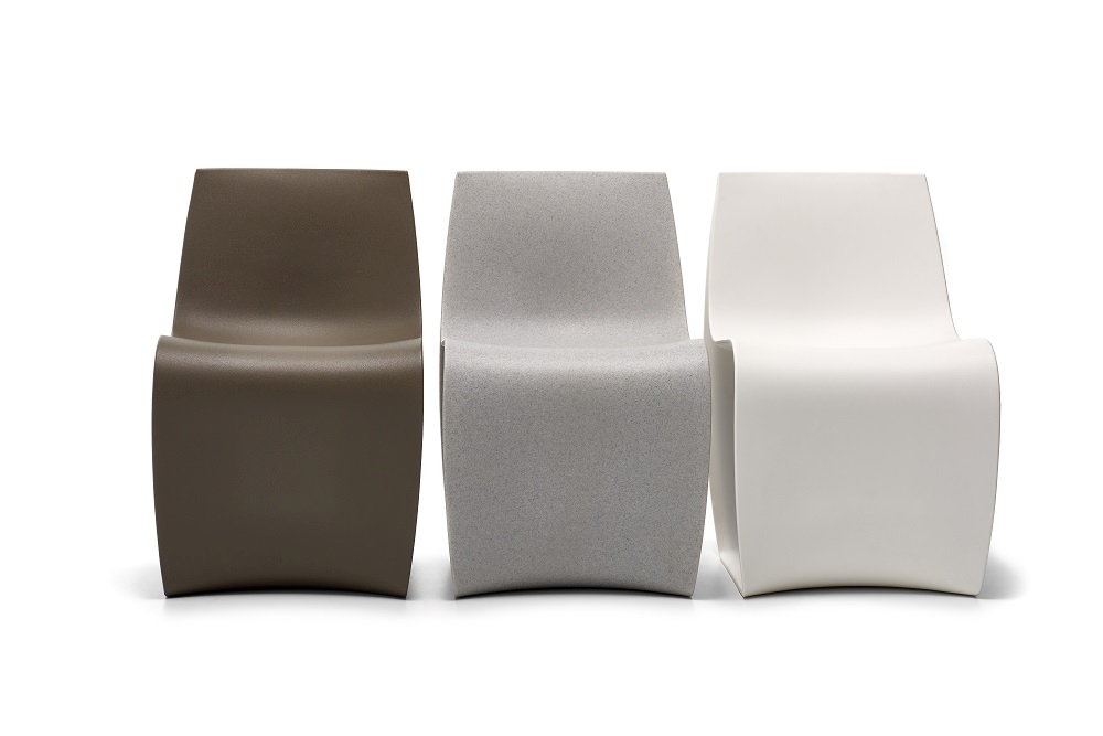 SIGN MATT Chair Indoor / Outdoor Chaise MDF Italia Blanc matt Drei SIGN Stühle von MDF Italia in Betonoptik, für Innen und Außen.
