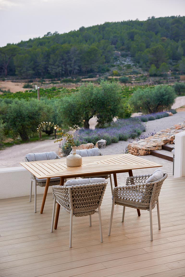 Définition de la table à manger rectangulaire d'extérieur en rotin