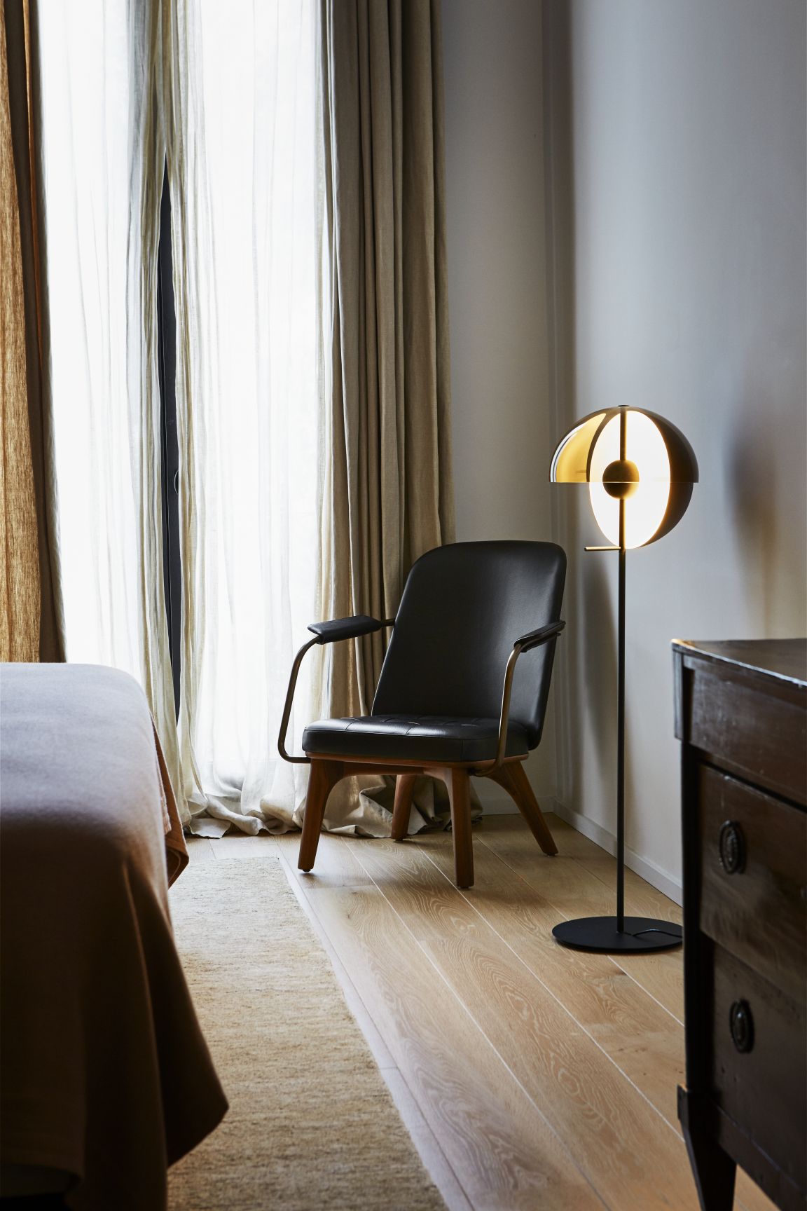 Theia P Lampadaire noir Marset
