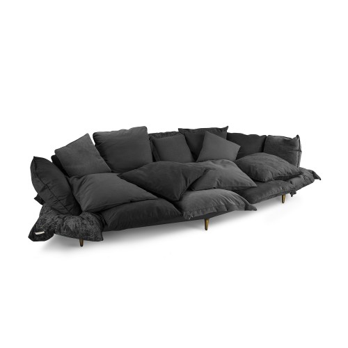 Graues Comfy Sofa von Seletti, modernes Design mit vielen Kissen, bequemes Wohnzimmermöbel.