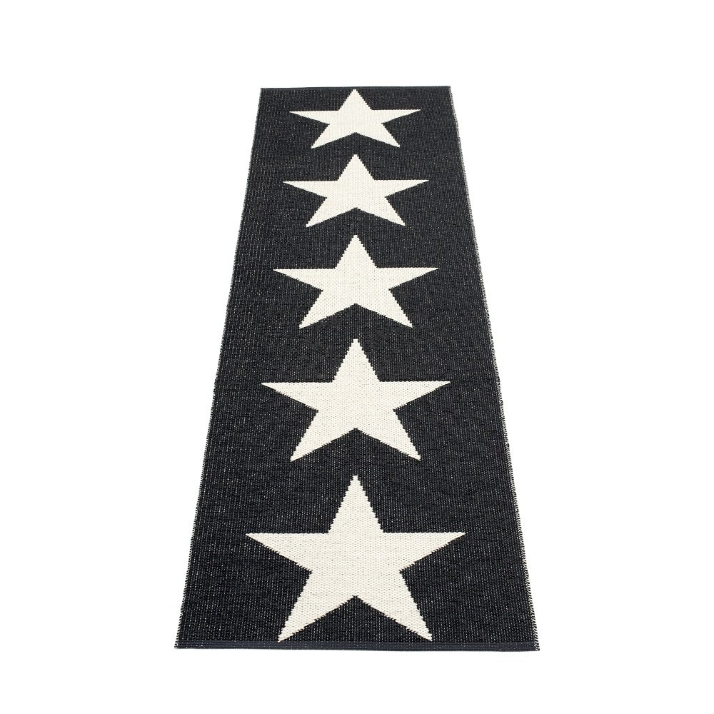 Schwarzer Viggo One Kunststoffteppich von Pappelina, 70x250 cm, mit weißen Sternen, ideal als Küchenläufer oder Flur Teppich.