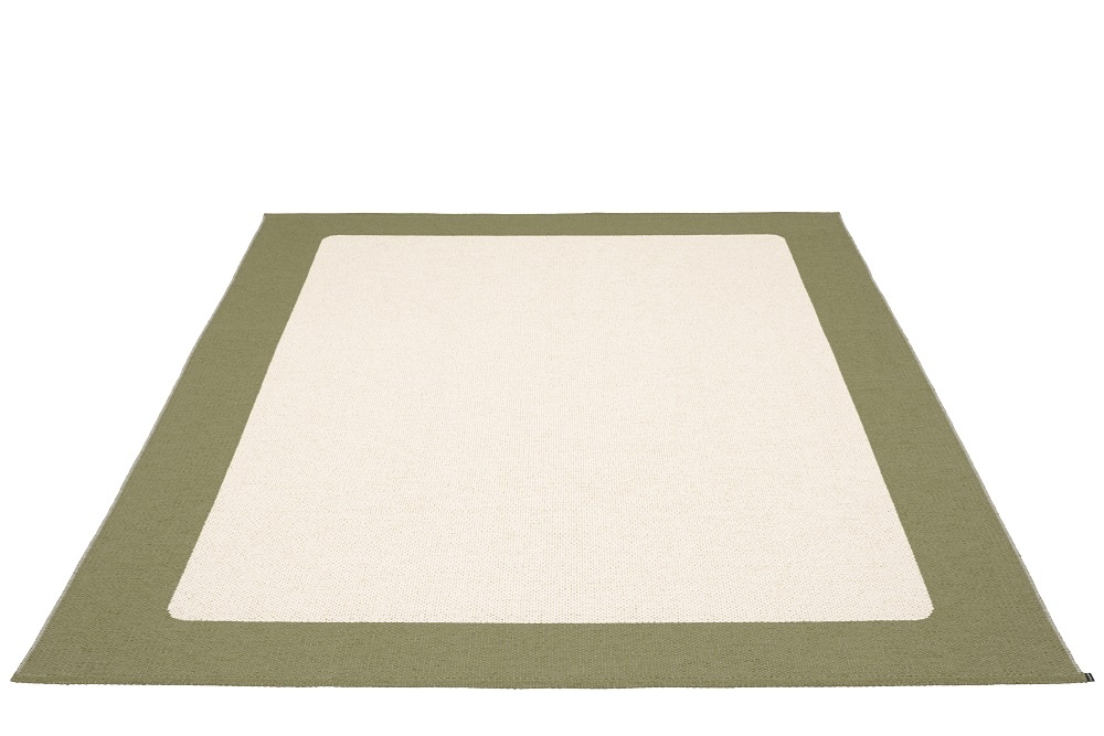 Ilda Tapis en plastique 180x180 cm Pappelina Pin Ilda Kunststoffteppich 180x180 cm von Pappelina in Kiefer-Grün und Beige, ein moderner Teppich.