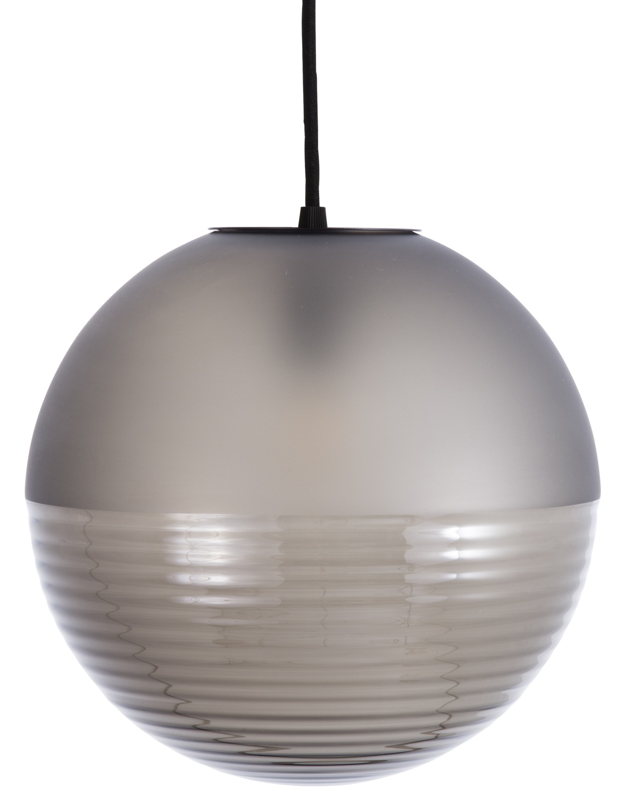 Nahaufnahme der rauchgrauen Stellar Pendelleuchte von Pulpo mit gerippter Glasstruktur.