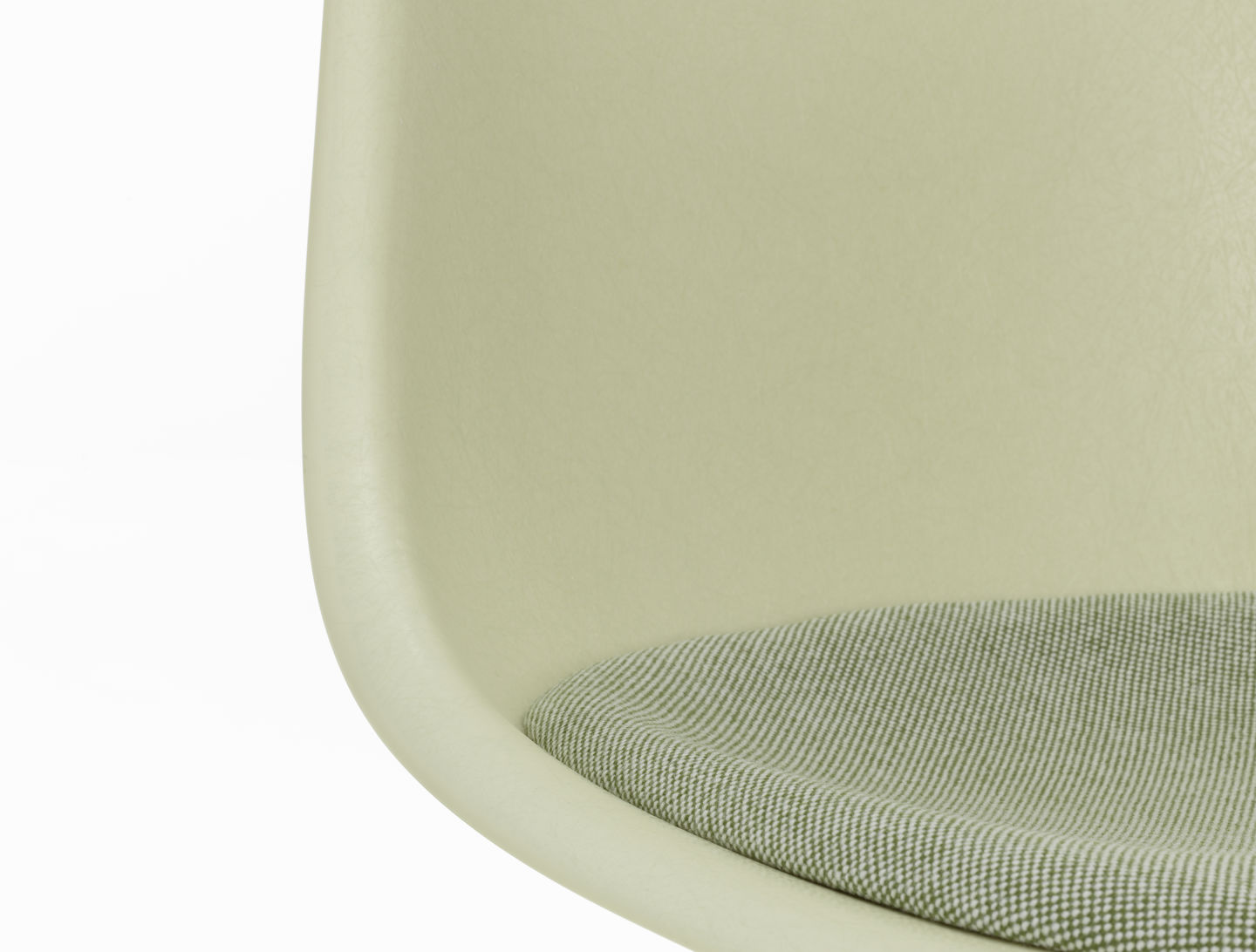 Eames Fiberglass Chair DSR chaise avec coussin d'assise Vitra