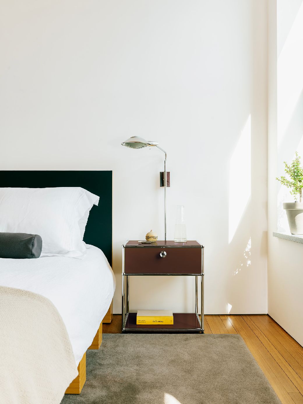 USM Haller Table de chevet avec compartiment ouvert M54 Blanc pur