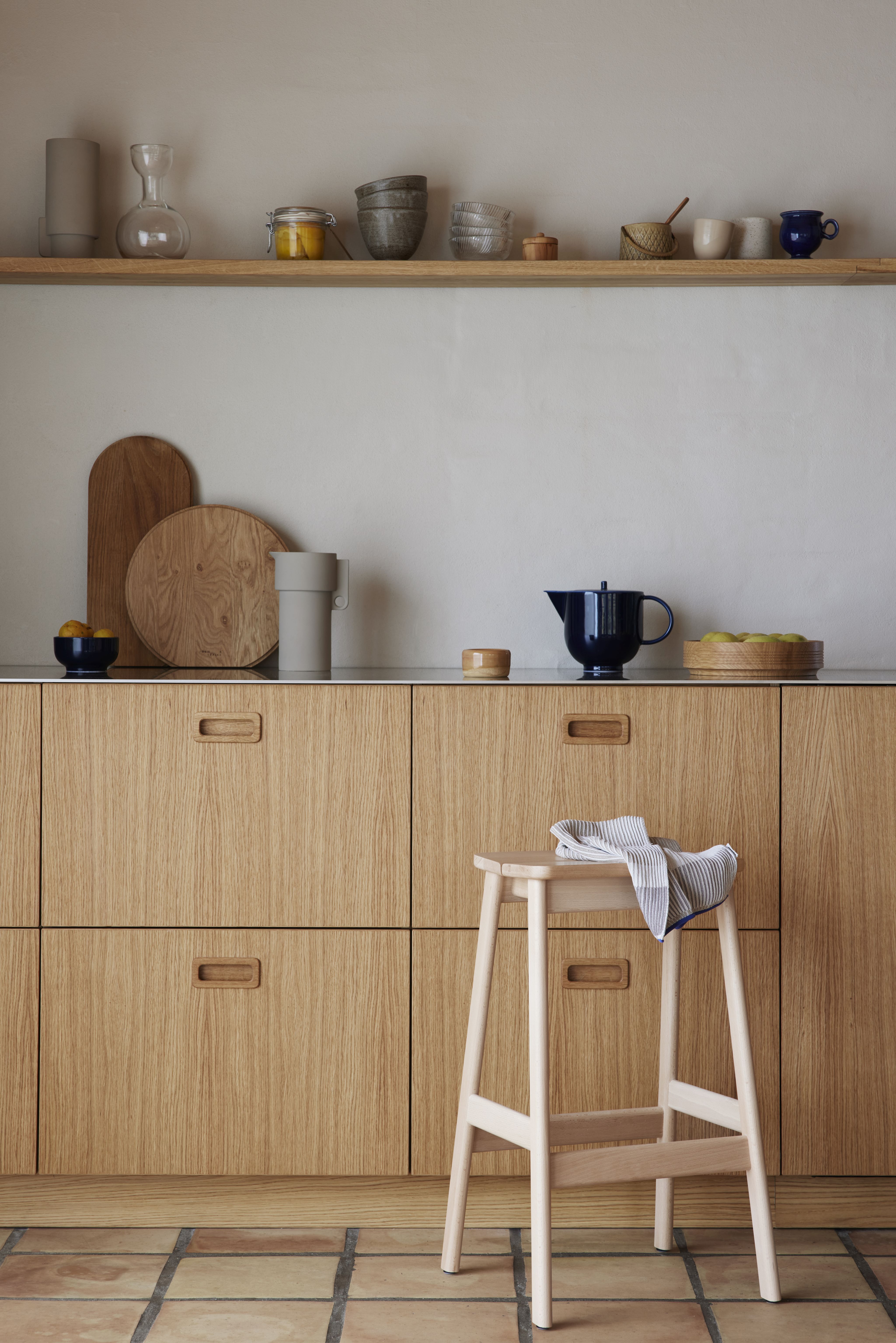 Angle Standard Tabouret de bar Form & Refine